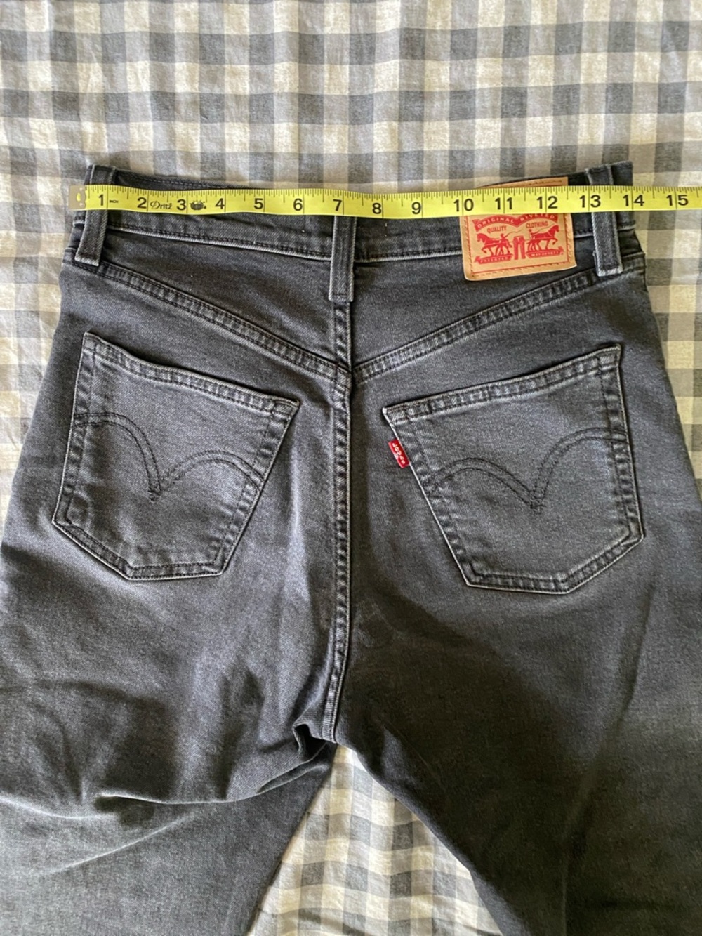 Women’s Levi Black Denim Ribcage Straight Fly Button Jeans - Picture 4 of 7